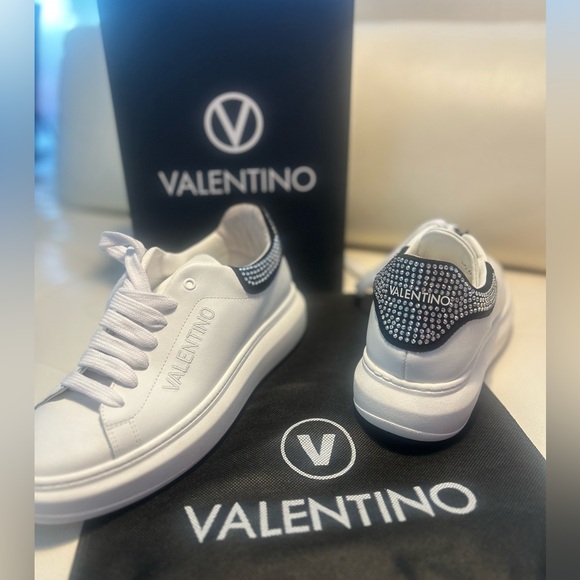 Valentino White Low Top
Sneaker with Rhinestone
Embellishments - Size 9.5 - Picture 2 of 7